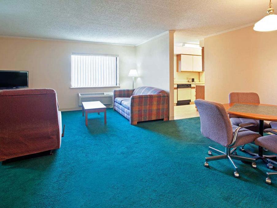 Delta Hotels By Marriott Indianapolis East Esterno foto