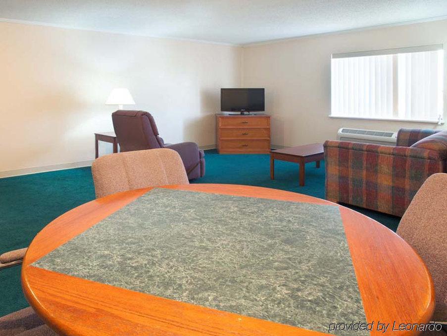 Delta Hotels By Marriott Indianapolis East Esterno foto